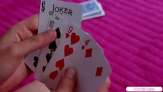 Malý prsa blondýnka má opravdu kočka v její ložnici.Oni líbat a sát prsa než ona olizuje jí oholil kočička.Ona facerides petite babe v 69er