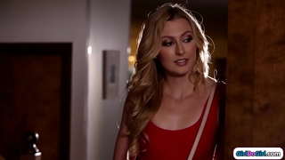 Efter att ha kommit hem sent igen henne busty styvmor, beslutar hon kommer att vara lesbisk.Den styvdotter få titsucked slickar milf fitta och hennes facesits