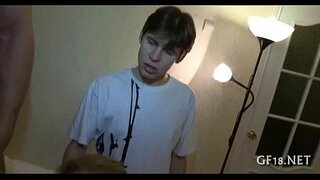 Sesat memakai kaca pria memegang tangan