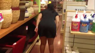 Culona പഠിപ്പിക്കുന്നു pussy and ass in store