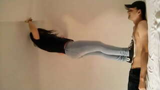 Хэрцгий эзэгтэй дэвслээд түүний боол