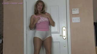 ���ద్భుతంగా పరిపక్వ masturbates