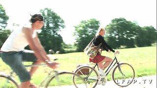 ���ುವ ಮತ್ತು ಸುಂದರ ವಿದ್ಯಾರ್ಥಿ ದೊಡ್ಡ ಮೊಲೆ ಸಮಾಧಿ sodomisee. m. ಮತ್ತು prise ಮೇಲೆ ಡಬಲ್ p