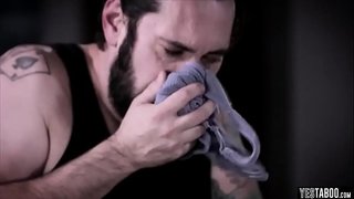 Χαριτωμένο γκόμενα συναλλαγές άγριο σεξ για ένα δωρεάν δωμάτιο και του σκάφους