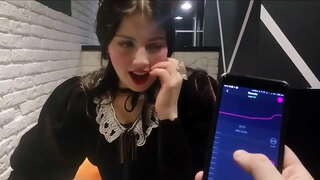 ���ოგონა გაღვიძება მიერ მეგობრის ohmibod რესტორანში