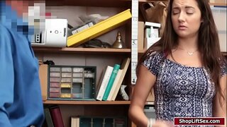 LP amatpersona laizīja un fucked Lilija Adams slapjš incītis doggystyle