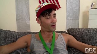 ���ाग्यवान विजेता fucks अनिता B. तिच्या माणूस अप करताना lesbo तरुण जेनी तिच्या rubs ओले योनिलिंग