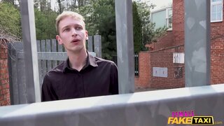 Menos Face Taxi maron bula luganda ku su tonto hende ta ademas