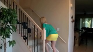 SIN SE UJAME Z MAMO, POTEM JE JEBE SVOJE TEŽKO