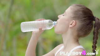 Sexy babe toon mooi liggaam