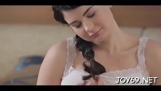 Fűszeres fiatal barna Lucy L., hogy az első erotikus videó