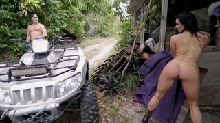 BANGBROS - אַמייזינג זאַמלונג פון ליבהאָבער פּאָרן סטאַרינג סמאָקין&#039; הייס באַבע קענדראַ באַגער (1 פון 3)