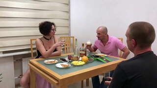 ду бача трахнули бывшую одноклассницу (қисми 1)