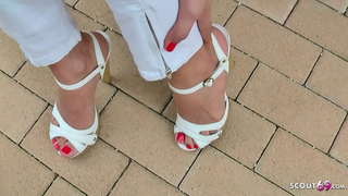 Sexy Teen i Ard-Sála ar an trá, a ardaíodh agus Footjob ar € 50 a thabhairt