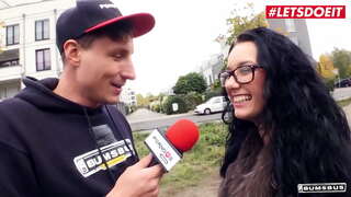 LETSDOEIT - லில்லி பாக்ஸ் - கேலி தோழர்களே காணப்படும் ஒரு புதிய பெண் தங்கள் புதிய காட்சி